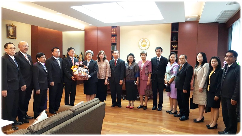 ﻿อธิบดีกรมบังคับคดีนำคณะผู้บริหารอวยพรปีใหม่เลขาธิการสำนักงานศาลยุติธรรม